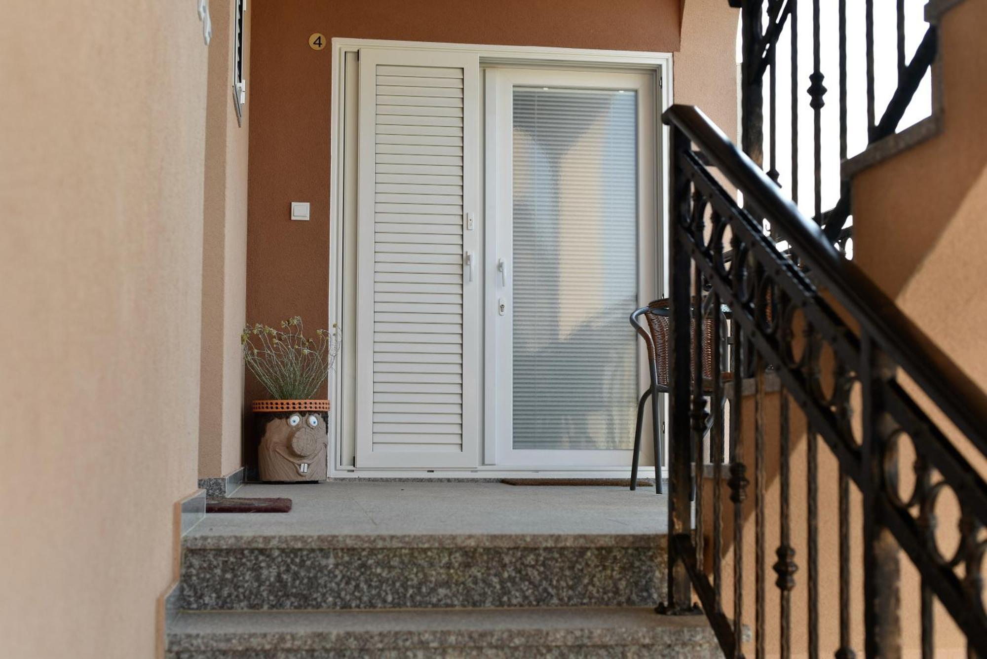 Apartmani Natasa Nino Jezera, Murter Oda fotoğraf