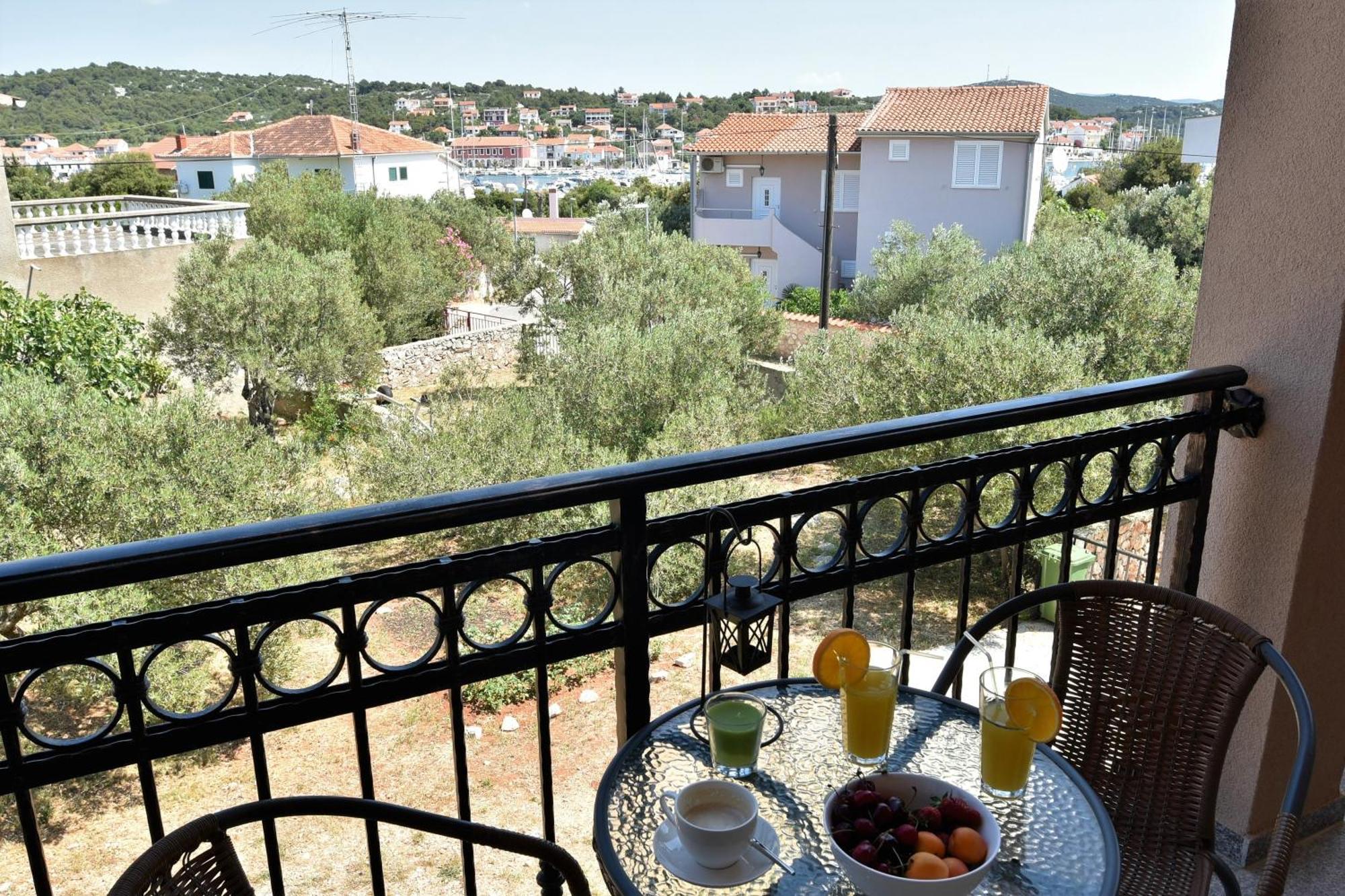 Apartmani Natasa Nino Jezera, Murter Oda fotoğraf