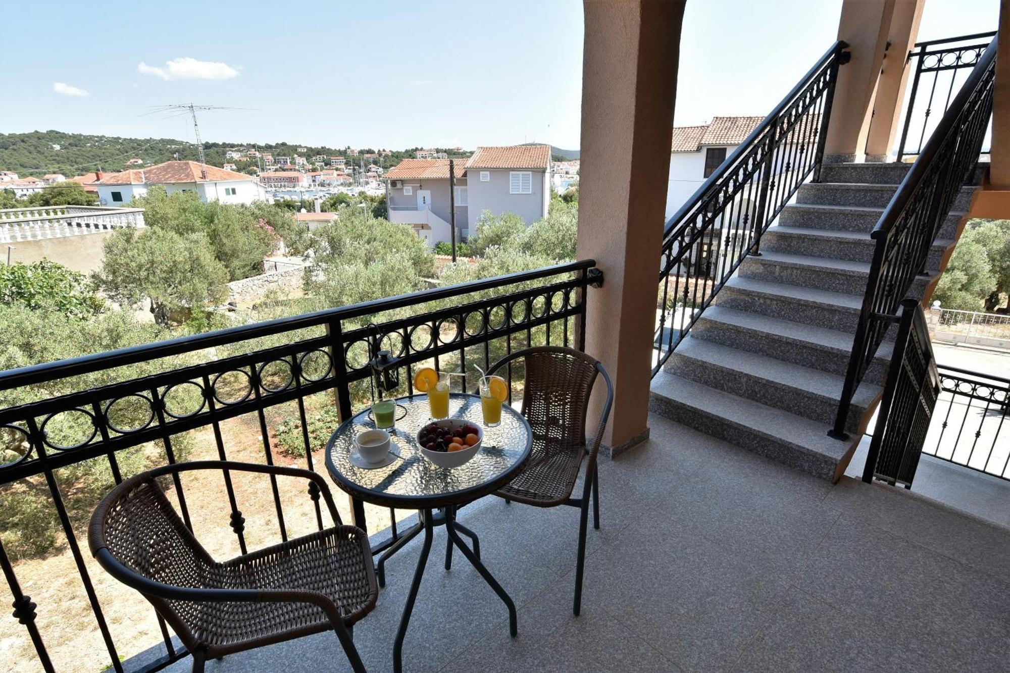 Apartmani Natasa Nino Jezera, Murter Oda fotoğraf